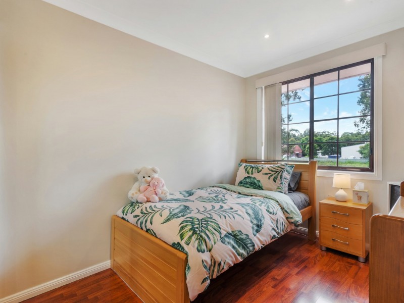 6 Christie Street, Prairiewood NSW 2176