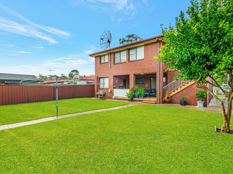 6 Christie Street, Prairiewood NSW 2176