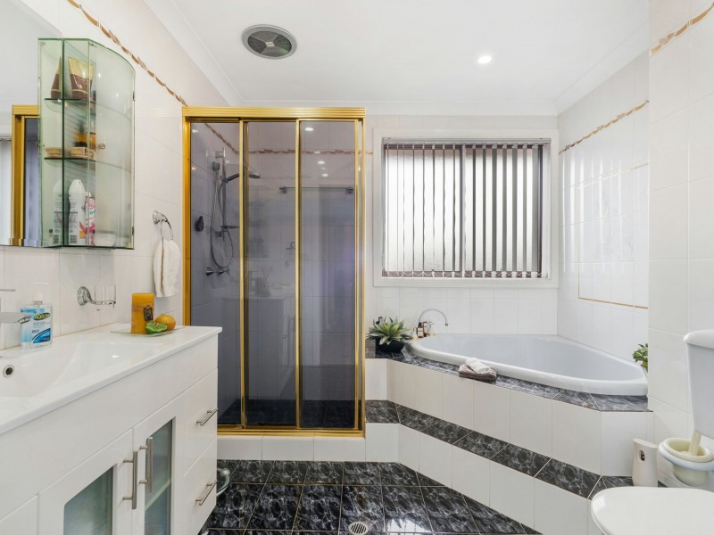 6 Christie Street, Prairiewood NSW 2176