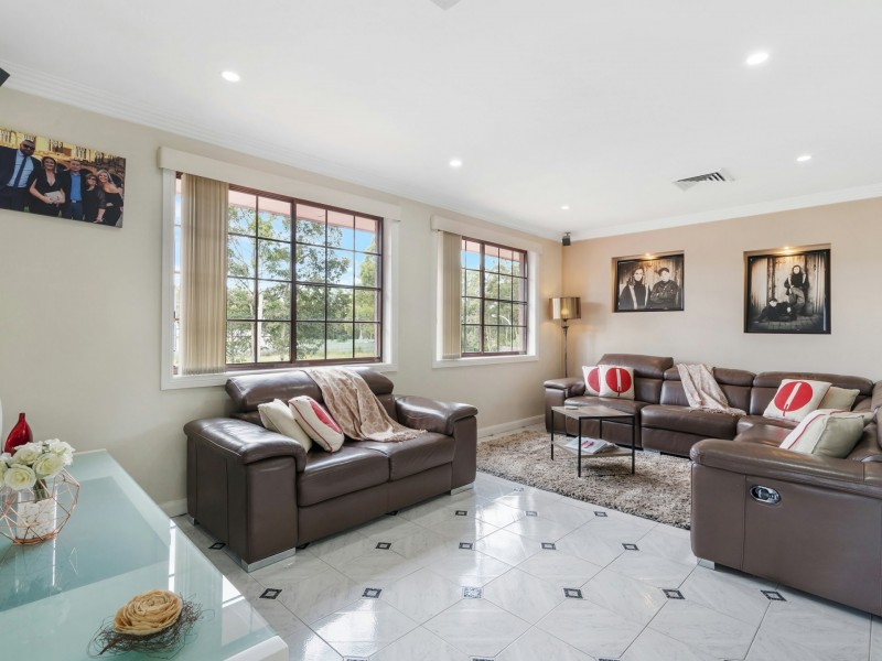 6 Christie Street, Prairiewood NSW 2176