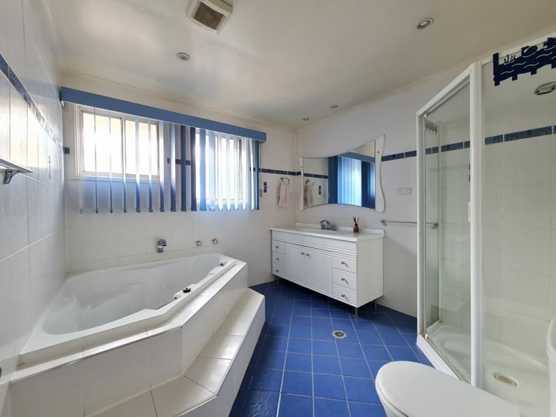 28 Mimosa Road, Bossley Park NSW 2176