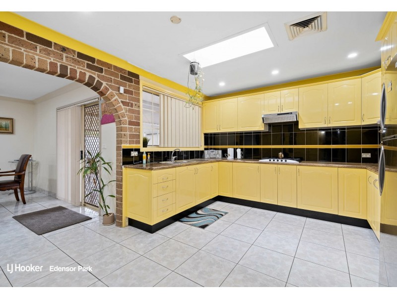 25 Phoenix Crescent, Casula NSW 2170