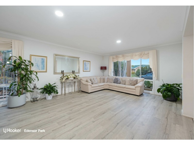 5 Christmas Place, Green Valley NSW 2168