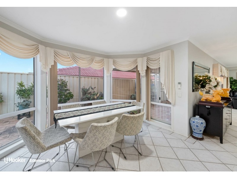 5 Christmas Place, Green Valley NSW 2168