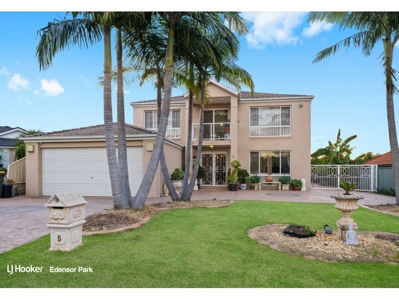 5 Christmas Place, Green Valley NSW 2168