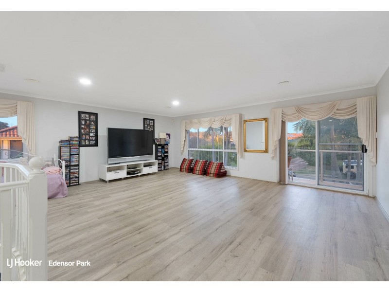 5 Christmas Place, Green Valley NSW 2168