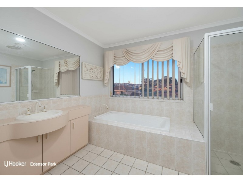 5 Christmas Place, Green Valley NSW 2168