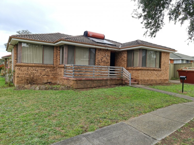 1 Como Place, St Johns Park NSW 2176