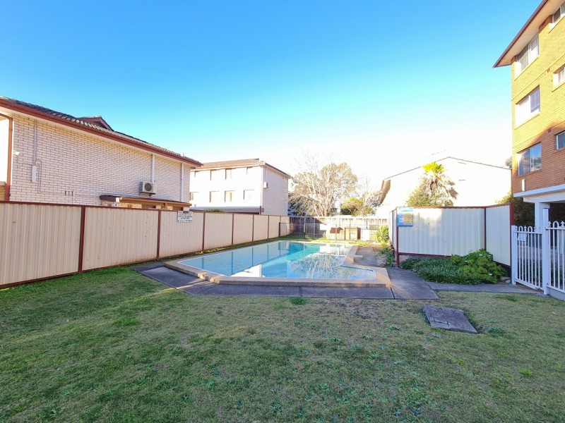 10/10 Clifford Avenue, Canley Vale NSW 2166