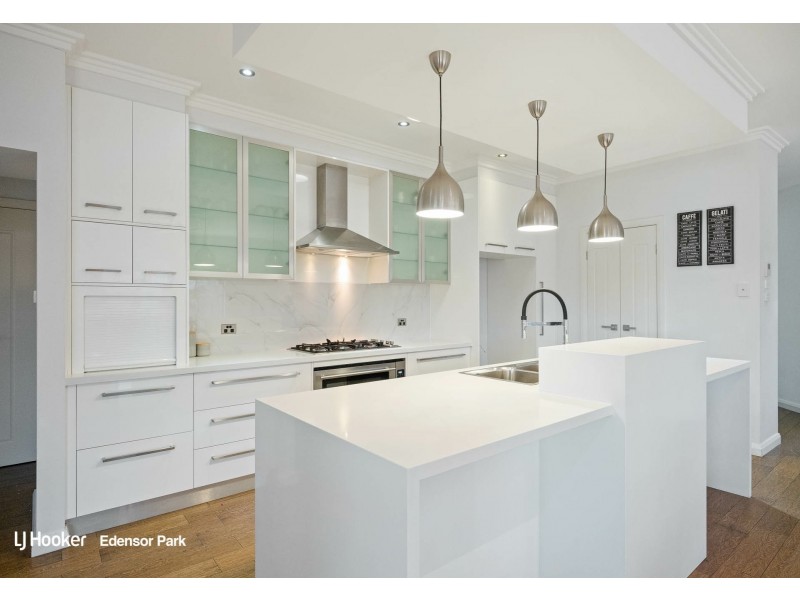 52 Runcorn Street, St Johns Park NSW 2176