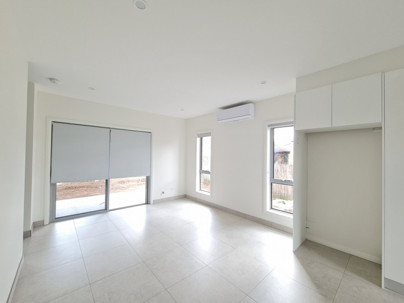 10a Seppelt Place, Edensor Park NSW 2176