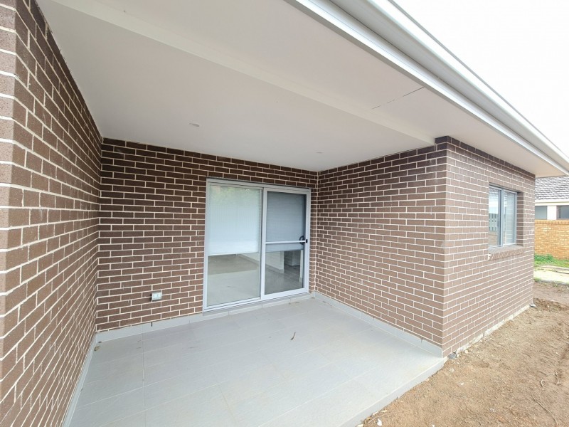 10a Seppelt Place, Edensor Park NSW 2176