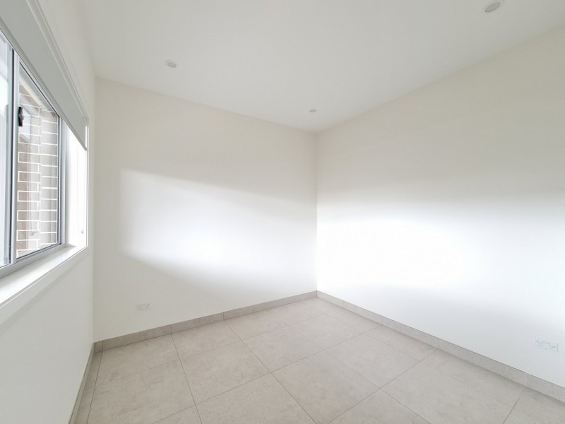 10a Seppelt Place, Edensor Park NSW 2176