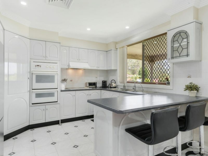 6 Christie Street, Prairiewood NSW 2176