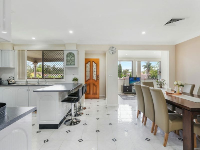 6 Christie Street, Prairiewood NSW 2176