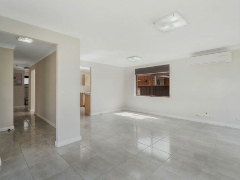 6 Christie Street, Prairiewood NSW 2176