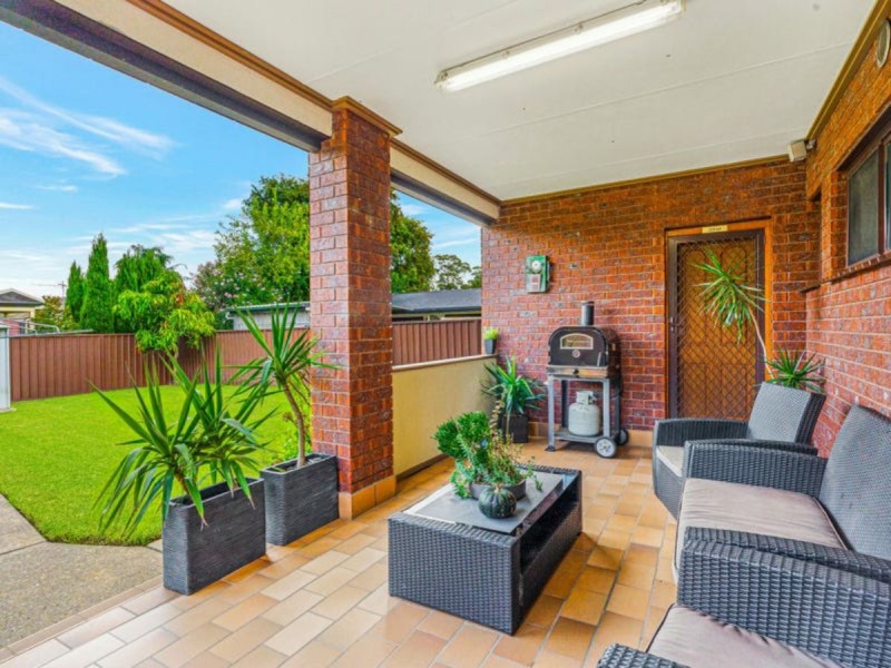 6 Christie Street, Prairiewood NSW 2176