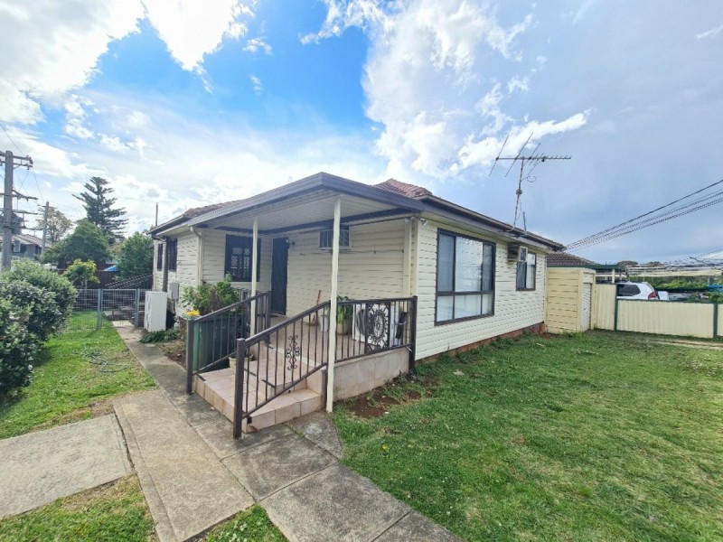 27 Quiros Ave, Fairfield West NSW 2165