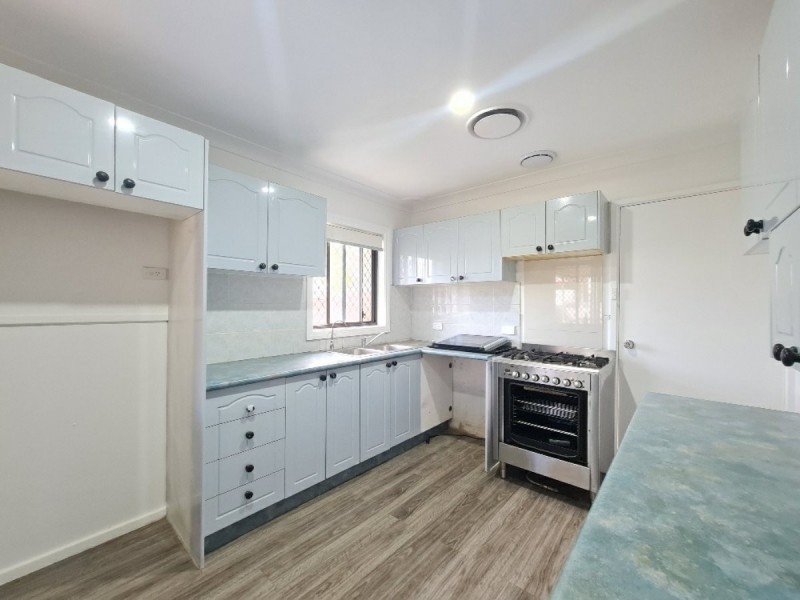 27 Quiros Ave, Fairfield West NSW 2165