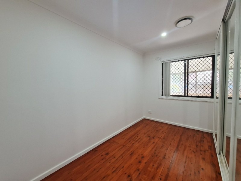 27 Quiros Ave, Fairfield West NSW 2165