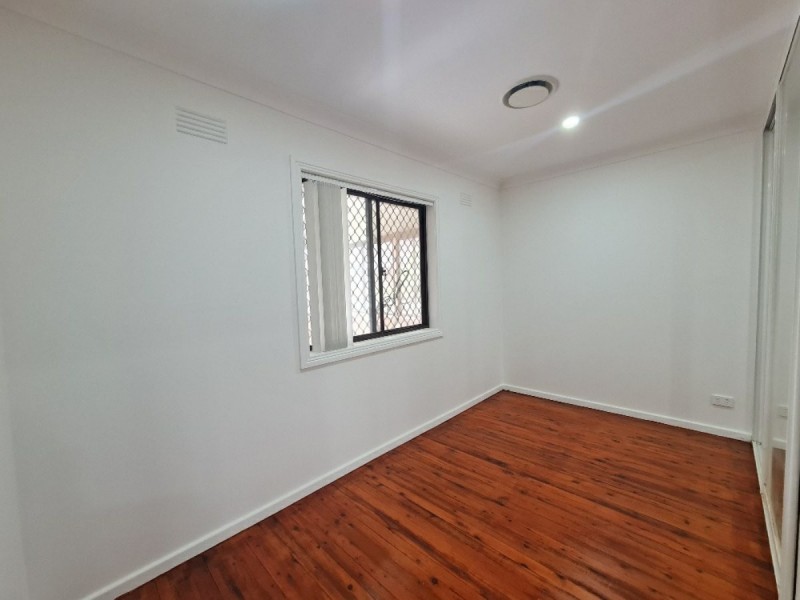 27 Quiros Ave, Fairfield West NSW 2165