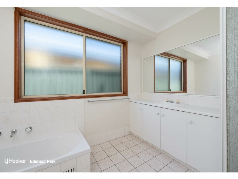 6 Tamworth Crescent, Hoxton Park NSW 2171