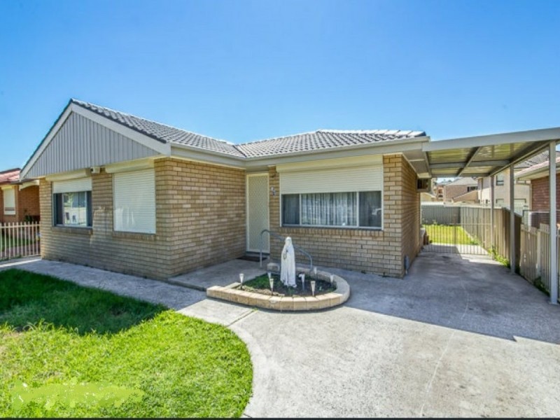 10 Coolatai Crescent, Bossley Park NSW 2176