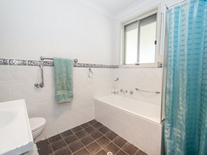 10 Coolatai Crescent, Bossley Park NSW 2176