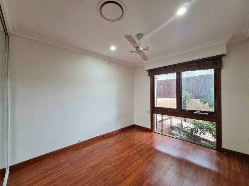 4 Huon Cres, Holsworthy NSW 2173