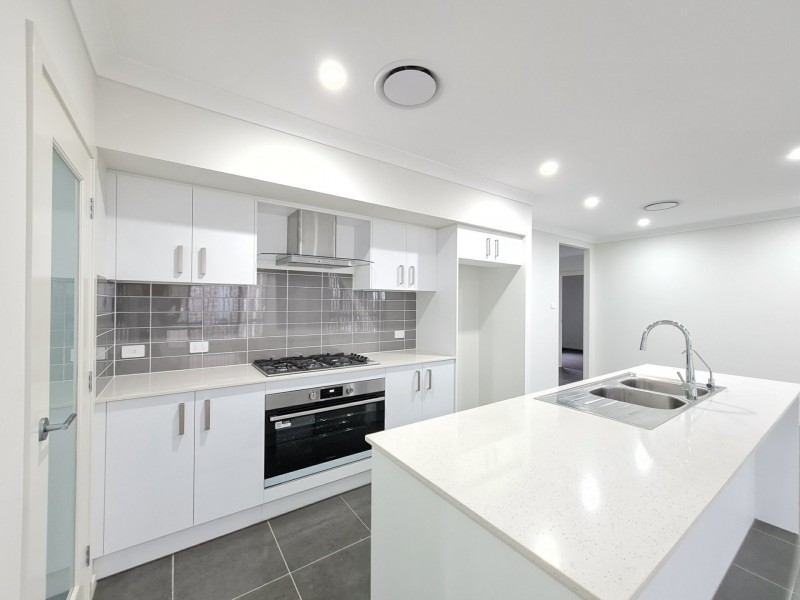 12 Briggs Avenue, Middleton Grange NSW 2171