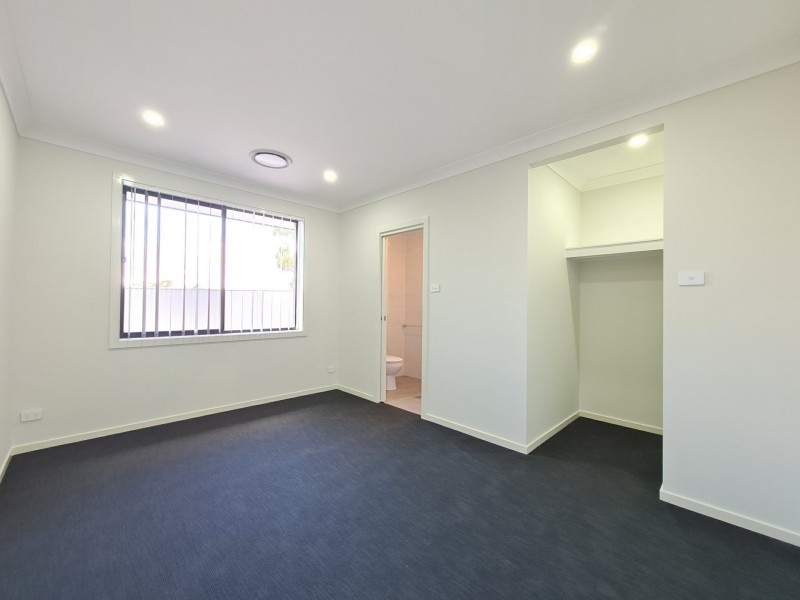 12 Briggs Avenue, Middleton Grange NSW 2171