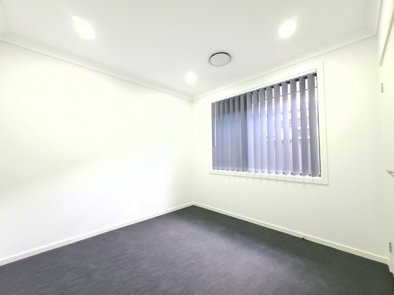 12 Briggs Avenue, Middleton Grange NSW 2171