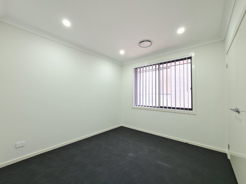 12 Briggs Avenue, Middleton Grange NSW 2171