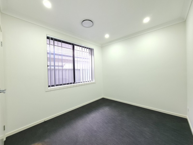 12 Briggs Avenue, Middleton Grange NSW 2171