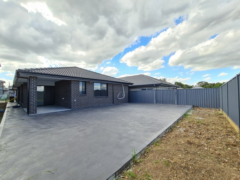 12 Briggs Avenue, Middleton Grange NSW 2171