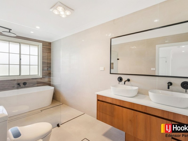 27 Ringarooma Circuit, West Hoxton NSW 2171