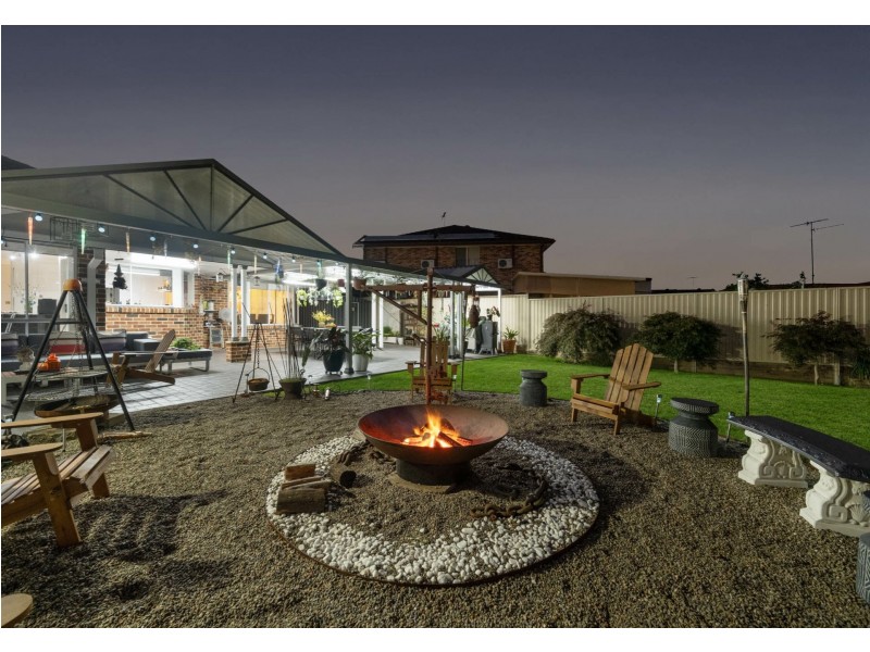 3 Dunk Close, Green Valley NSW 2168