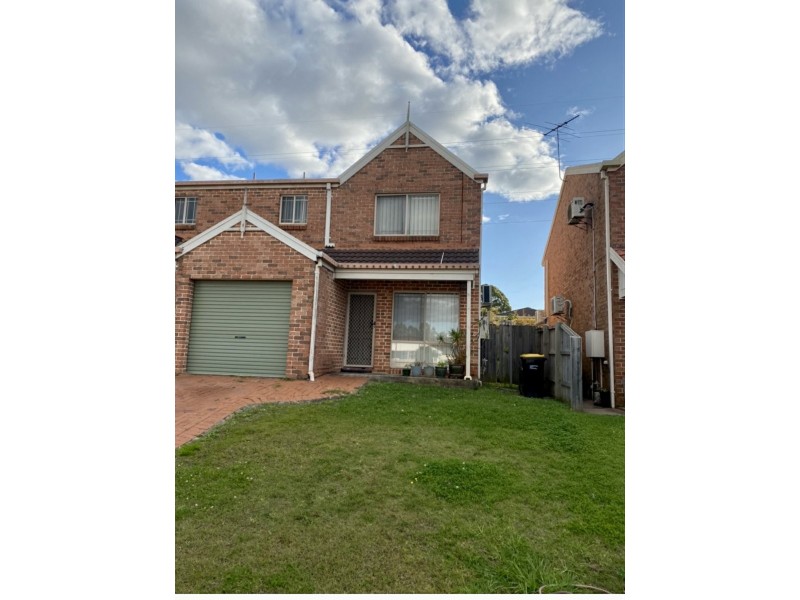 62 Cockatiel Circuit, Green Valley NSW 2168