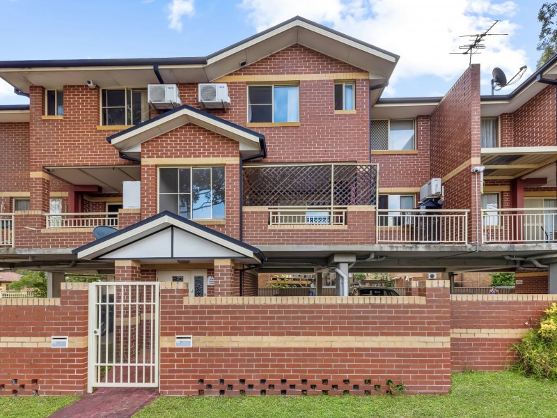 2/1 Wilde Street, Carramar NSW 2163