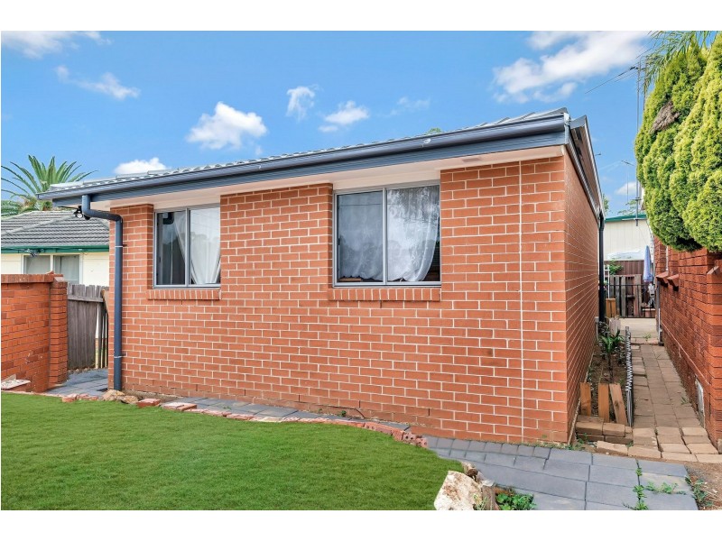 1a Oakwood Place, Busby NSW 2168