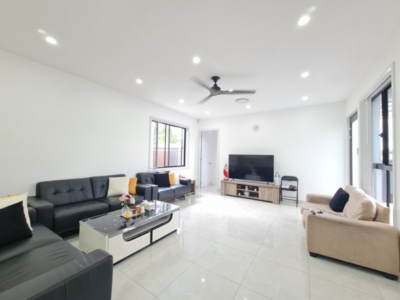 15a Fitzgerald ave, Edensor Park NSW 2176