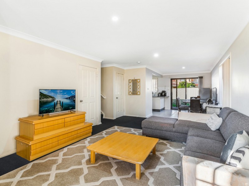 6 Dorre Place, Green Valley NSW 2168