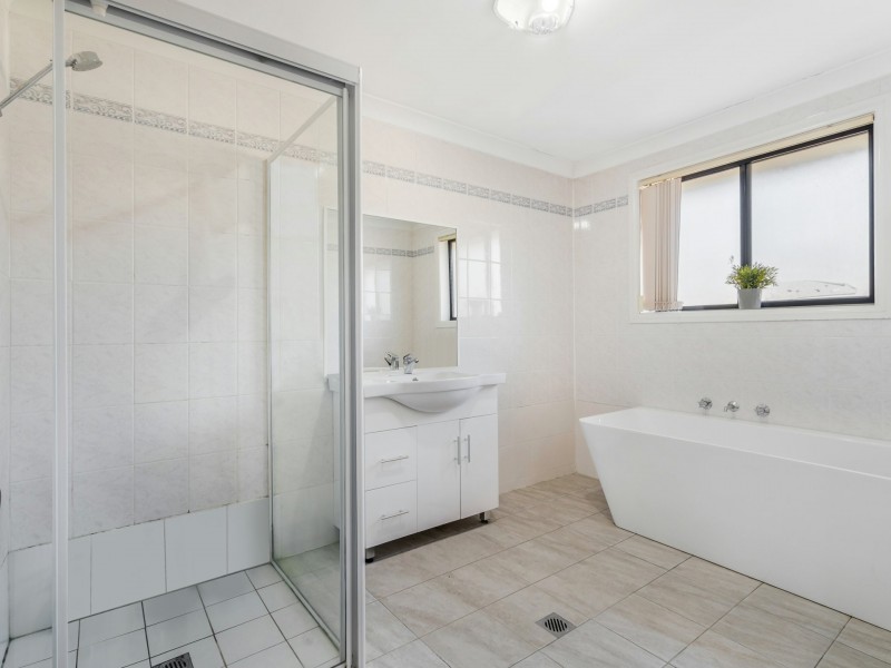 6 Dorre Place, Green Valley NSW 2168