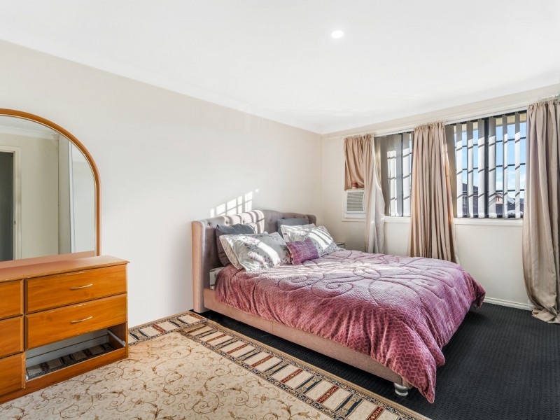 6 Dorre Place, Green Valley NSW 2168