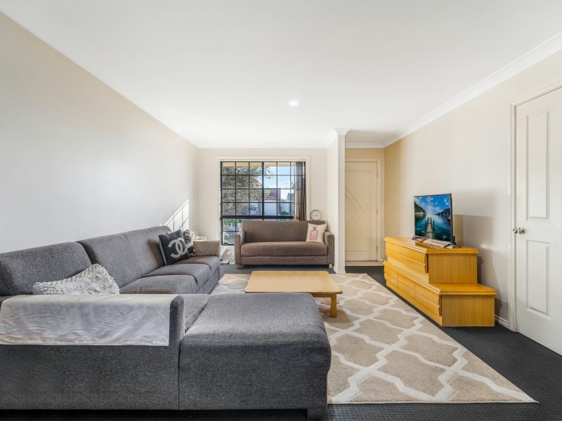 6 Dorre Place, Green Valley NSW 2168