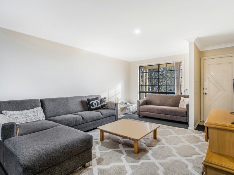 6 Dorre Place, Green Valley NSW 2168