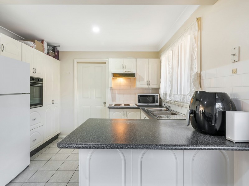 6 Dorre Place, Green Valley NSW 2168