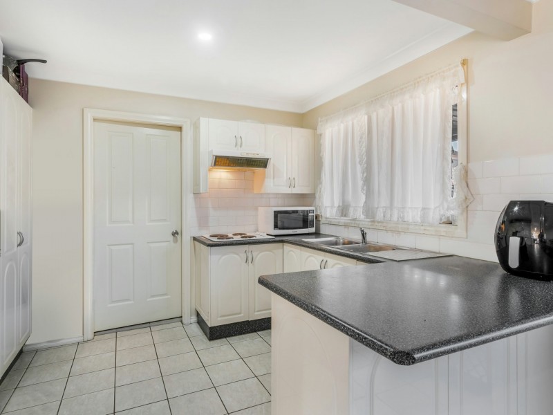 6 Dorre Place, Green Valley NSW 2168