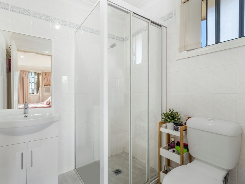 6 Dorre Place, Green Valley NSW 2168