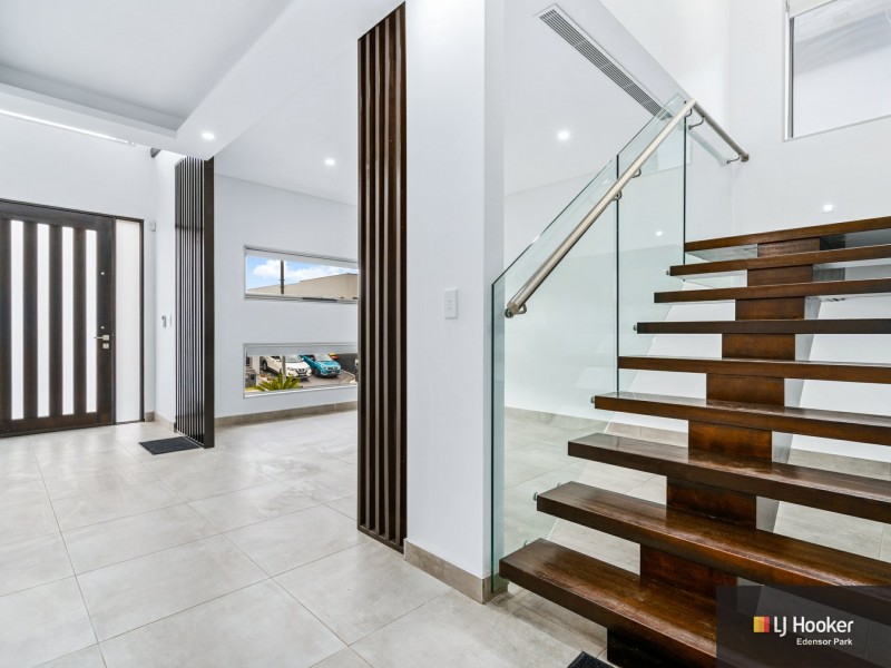 20 Lores Street, Middleton Grange NSW 2171